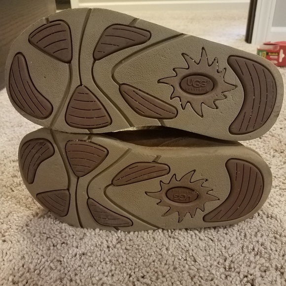 Custom tattoo/hand painted UGGs - Picture 2 of 8